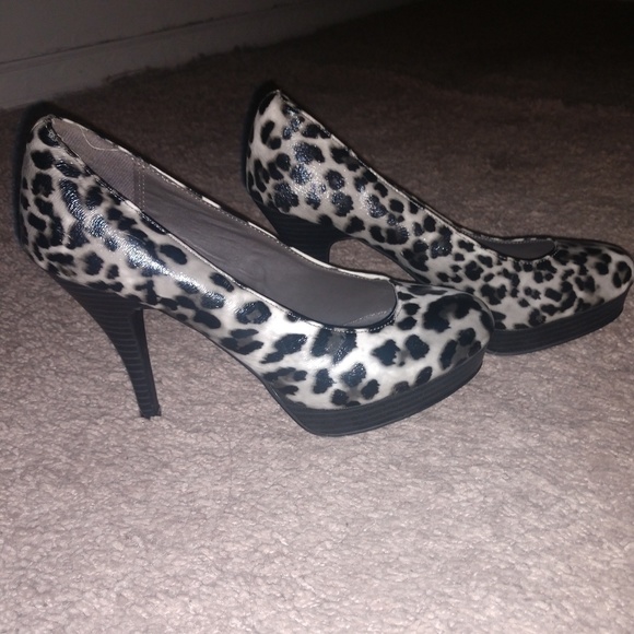 Black/white leopard print heels - Picture 2 of 4
